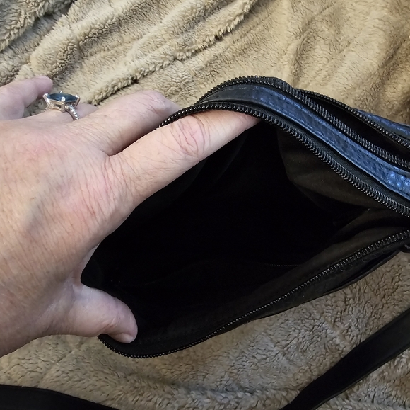 NWOT GIANI BERNINI PEBBLE HOBO BAG - Picture 5 of 8